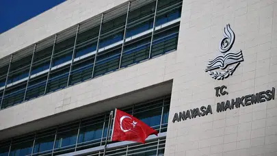 Anayasa mahkemesi son noktayı koydu: Nöbetçi noter çalışma saatlerine iptal engeli!