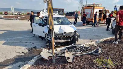 Kütahya’da iki otomobil çarpıştı: Karayolları ekiplerinden hayati müdahale!