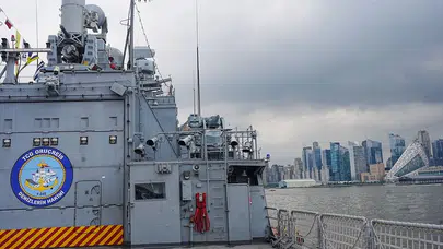 New York’ta Türk gövde gösterisi! TCG Oruçreis Hudson Nehri’ne demirledi