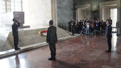 Siyasette yeni dönem vurgusu: Özgür Özel ve YENİ Parti kadroları Ata’nın huzurunda