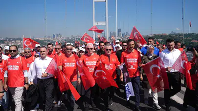 Köprüde tarihi yürüyüş: 15 Temmuz’un 10. yılında on binler tek nefes oldu!