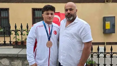 Samsunlu genç Bakü'de tarih yazdı: 15 yaşında dünya üçüncüsü oldu