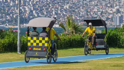 İzmir'in yeni ulaşım aracı Bisicab kısa sürede ilgi odağı oldu