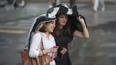İstanbul için kritik saat verildi: Balkanlar’dan gelen sağanak kapıda!