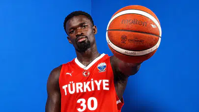 13 yaşında Türkiye'ye geldi, NBA'e uzandı! Adem Bona'nın kariyer yolculuğu