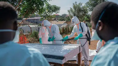 Ebola KDC’yi esir aldı: 702 can kaybı, virüs eyalet sınırlarını zorluyor