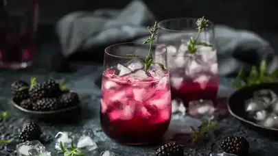 Meyveli ballı soda sadece 5 malzemeyle lezzet, sadece 3 dakikada hazırlanan sağlıklı yaz kokteyli