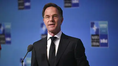 Genel Sekreter Rutte’den Donald Trump’a 'Sen olmasaydın başaramazdık' övgüsü!