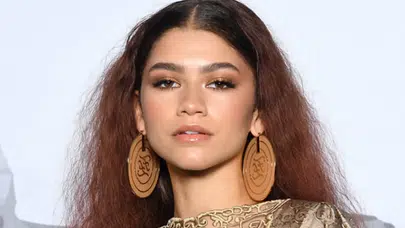 Zendaya’nın küpeleri çalıntı mı, moda mı? Kim tasarladı, karanlık gerçek ne, 3000 yıllık sır ne?