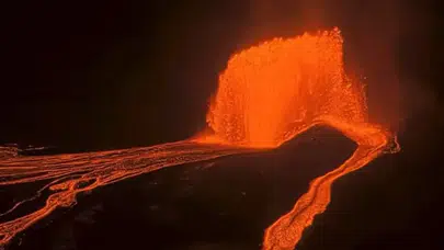 Hawaii'de devasa lav çeşmesi: Kilauea Yanardağı yeniden patladı
