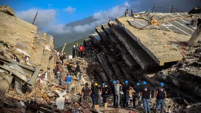 Asrın felaketi bu kez Venezuela’yı vurdu: Ölü sayısı 2 bini aşarak tırmanıyor