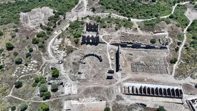Aspendos'ta 2 bin yıllık dev keşif: Tarihi tiyatro caddesi gün ışığına çıkarıldı