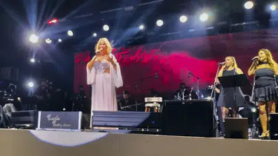 Seda Sayan Manavgat'ta konser verdi: Turizmcilerden ünlü sanatçıya teşekkür