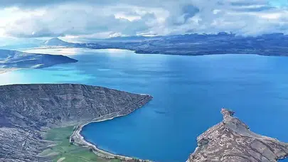 Van Gölü maviye uyanıyor: Tonlarca balçık temizlendi, kuşlar geri döndü!