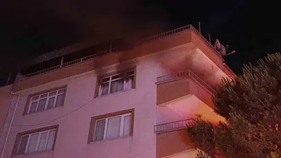 Bursa'da gece yarısı daireyi  duman sardı