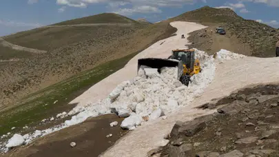 Bitlis’in Kolludere Yaylası’nda kar geçit vermiyor: Ekipler zamanla yarışıyor