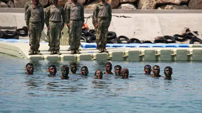Urla'da gerçeğini aratmayan tatbikat: Astsubay adayları sahadaydı