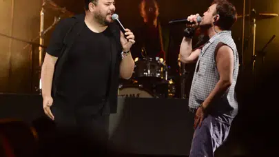 Murat Dalkılıç Antalya, Bursa ve Çeşme'de üç günde üç konser verdi