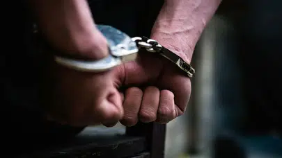 Samsun'da hareketli dakikalar: Kırmızı bültenle aranan suçlu hücre evinde kıstırıldı