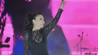 Türkiye Kültür Yolu Festivali Van'da Fatma Turgut rüzgarı estirdi