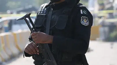 Pakistan'da yolcu otobüsü uçuruma çakıldı: Çok sayıda ölü ve yaralı var