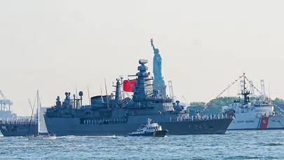 New York siluetinde Türk imzası: TCG Oruçreis ABD’nin 250. yıl gururuna ortak oldu