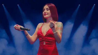 Melek Mosso'dan sosyal medya linçine tokat gibi yanıt: "Gülüp Geçiyorum!"