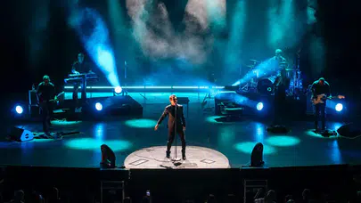 Teoman Harbiye Açıkhava'da konser verdi: Gençleri sahne önüne davet etti