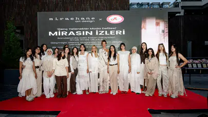 Tülin Şahin Benesta Center’daki defilede genç tasarımcılara destek verdi