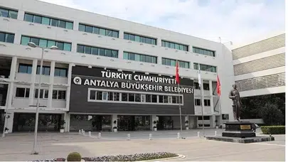 Şok operasyonun adresi Antalya: Gençlik merkezine polis baskını ve flaş gözaltı!