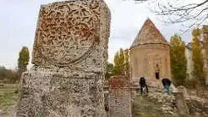 Van'daki tarihi mezarlık geleceğin kültür rotalarından biri olmaya hazırlanıyor