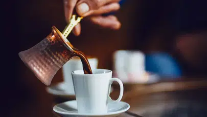 Her gün kahve içmek zararlı mı faydalı mı? Günde kaç fincan kahve içilmeli, aç karnına kahve içilir mi?