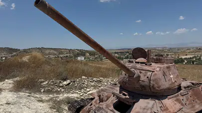 Kıbrıs sınırında 52 yıllık direniş: Namluları Rum tarafına dönen tutsak tankların hikayesi