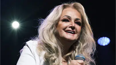 Bir döneme damga vuran ikonik sanatçı Bonnie Tyler 75 yaşında aramızdan ayrıldı