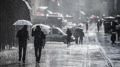 Gökdelenlerin çatısından yağmur yağdırıyorlar: Çin’in aşırı sıcaklara karşı geliştirdiği çılgın çözüm!