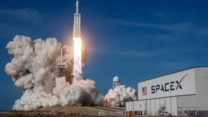 SpaceX roketi Ay'a çarpıyor: Bilim dünyası tarihi anı takip edecek