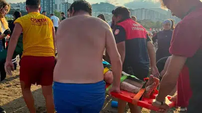 Denizde boğulma tehlikesi geçiren kadın hastaneye kaldırıldı