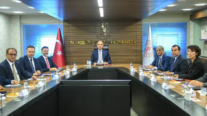 Bakan Ersoy'dan hizmet ihracatçılarına tam destek: 'Dünya liginde konumumuzu güçlendiriyoruz'