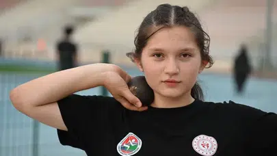 Okul bahçesinden zirveye: 13 yaşındaki Elfinay atletizmde tarih yazıyor