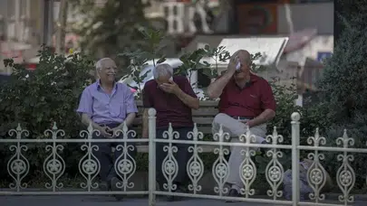 Aşırı sıcaklar 5 ili birden vurdu: İşlek caddeler ve meydanlar boş kaldı