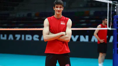 Türkiye Voleybol Federasyonu duyurdu: Efe Mandıracı milli takım kadrosundan çıkarıldı