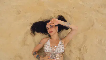 Melis Karaduman yeni teklisi Gece ve Gündüz'ü yayınladı