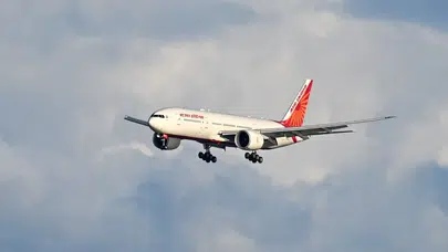 Havada 92 metrelik dev düşüş: Air India uçağı türbülansa yakalandı