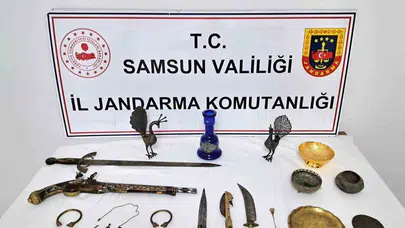 Atakum'da tarihi eser operasyonunda silah ve tarihi objeler bulundu