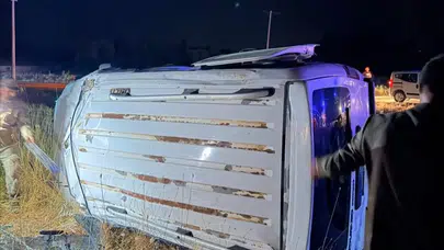 Yüksekova'da feci kaza: Hafif ticâri kamyonet takla attı
