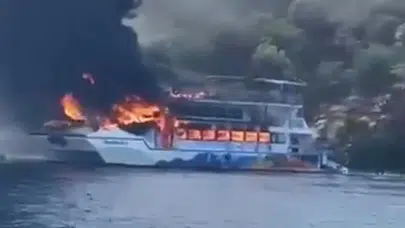 Fethiye'de dehşet anları: 115 yolculu tur teknesi alev alev yandı, yolcular denize atladı!