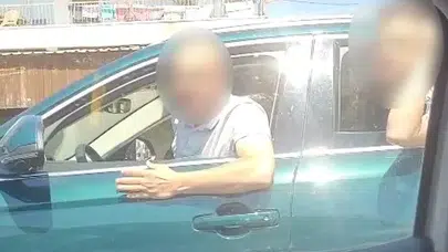 İzmir'de trafik tacizcilerinden kurtulmak için ceza yedi: Yine karşısına çıktılar