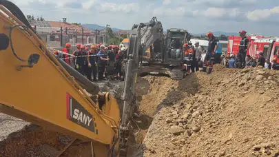 Tuzla'da toprak kayması: Bir işçi mahsur kaldı