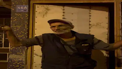 Evinden çıkmak istedi, kapıyı açamayınca itfaiyeden yardım istedi