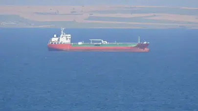 Gelibolu açıklarında korkutan yangın: Dev tanker boğazın ortasında arızalandı